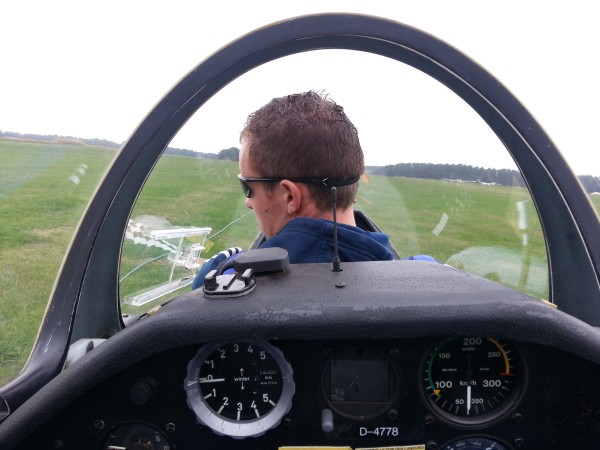 Flugschüler im Segelflugzeug